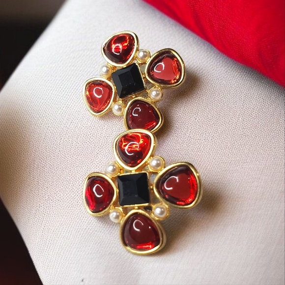 Elegant Red and Black Gold-Tone Earrings - Picture 3 of 4